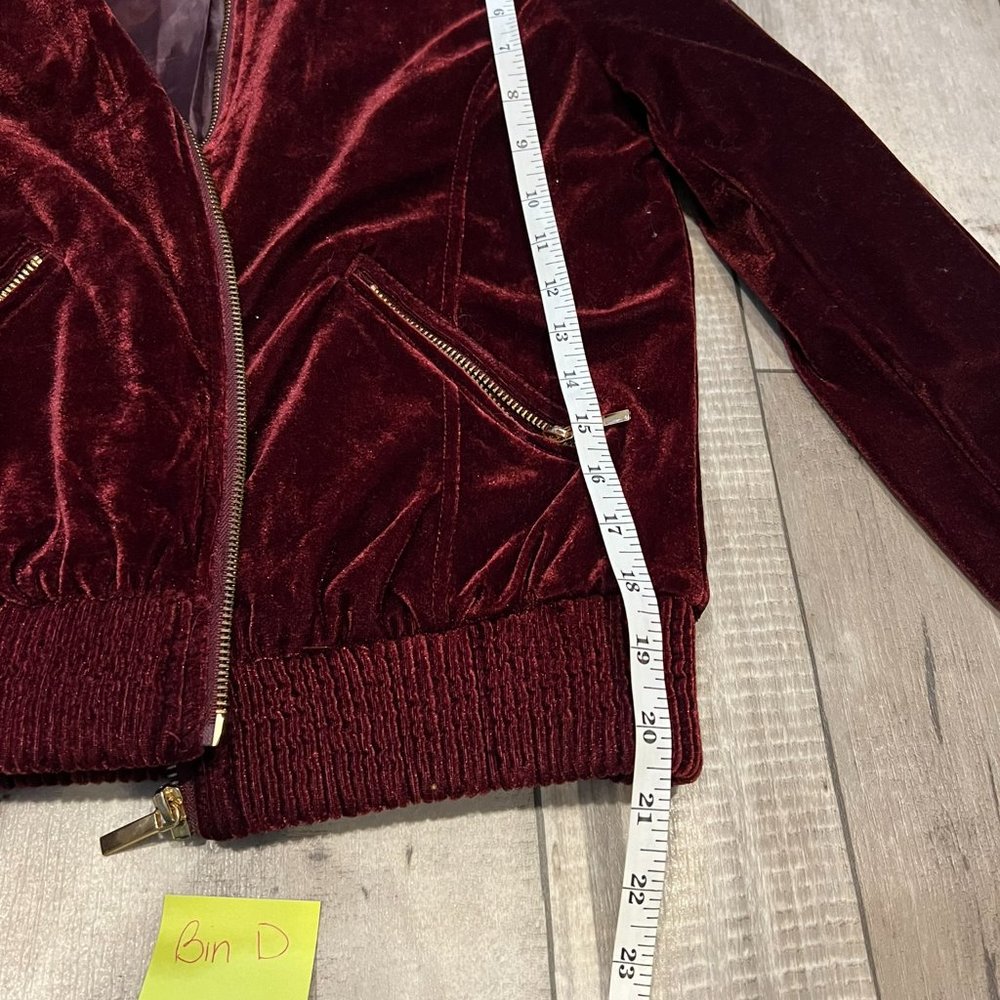 Burgundy velvet bomber jacket with embroidered rose Bin d - Picture 6 of 11